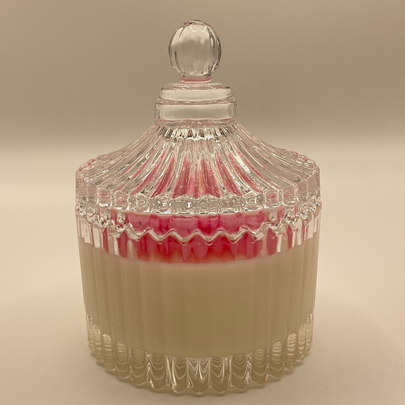 100% Soy Wax Candle 🌸 - Picture 2 of 3